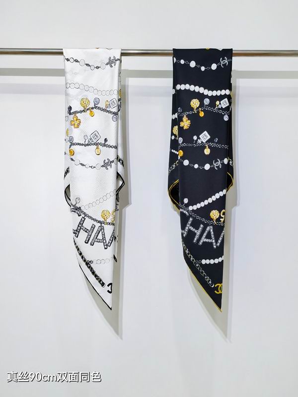 Chanel silk scarf hm26