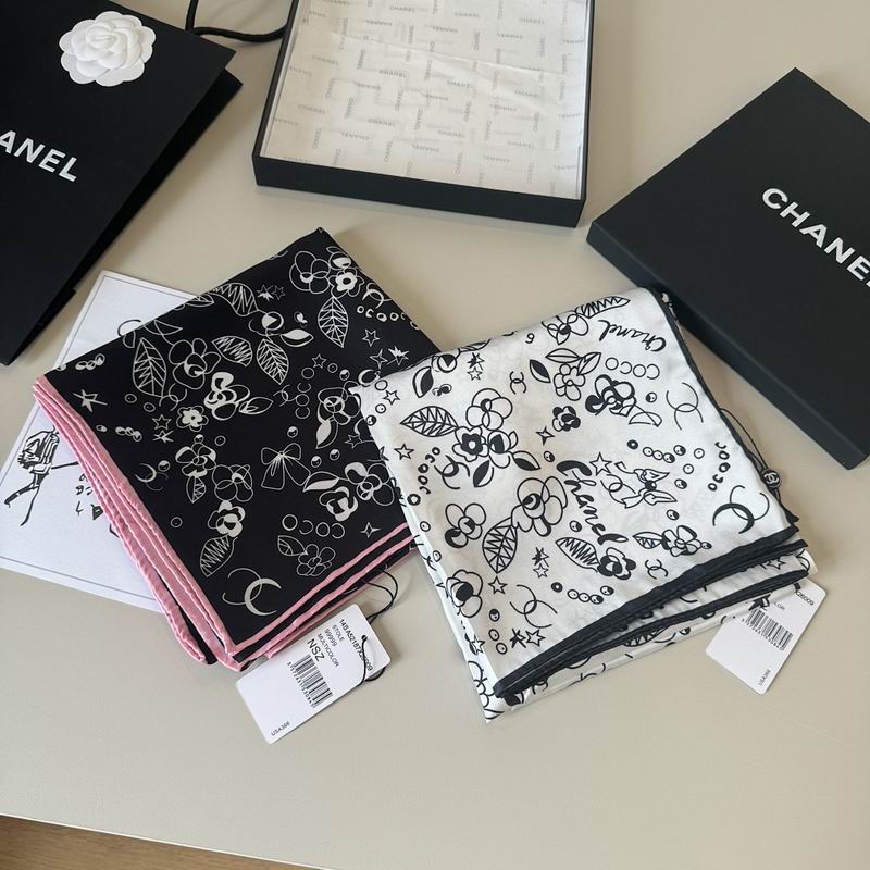 Chanel silk scarf hm38
