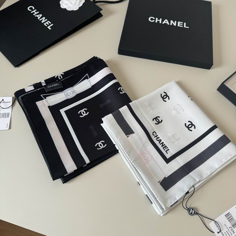 Chanel silk scarf hm37