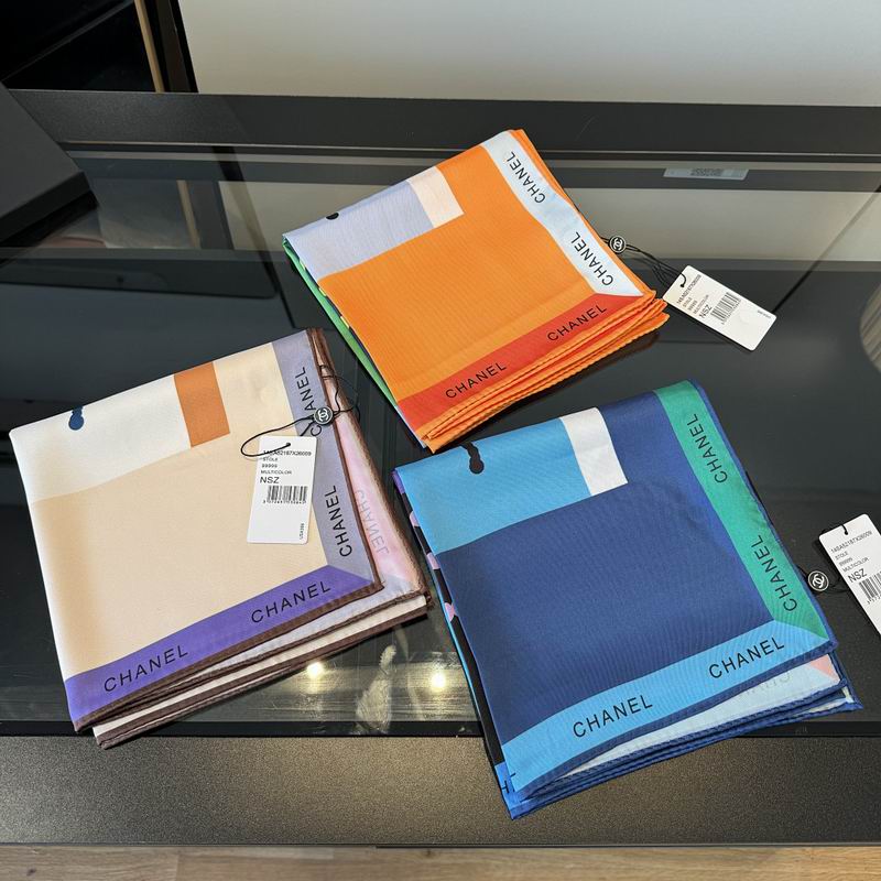 Chanel silk scarf hm26