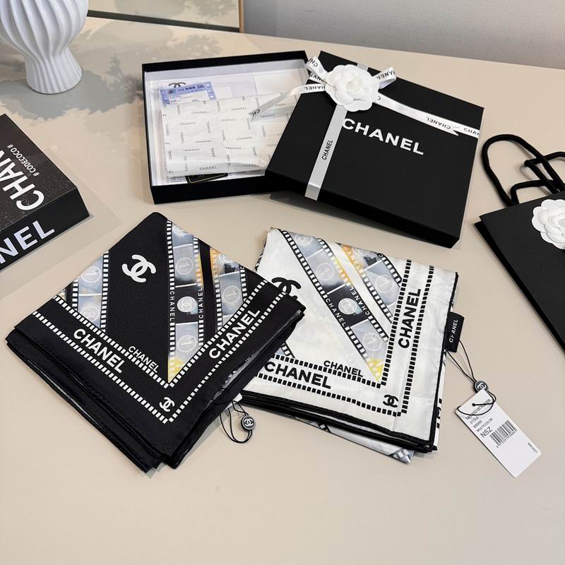 Chanel silk scarf hm09