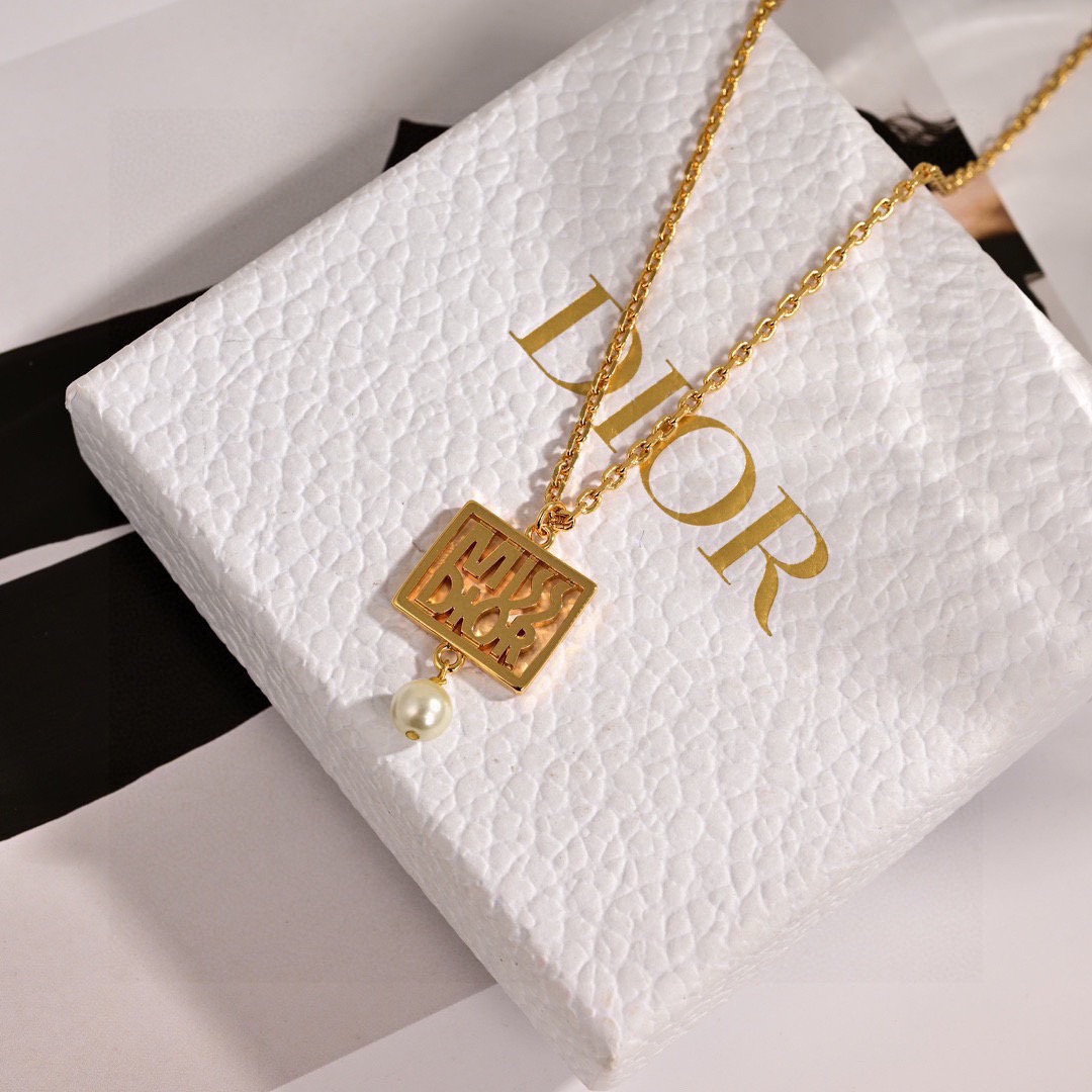 Dior Necklace 04yxs130