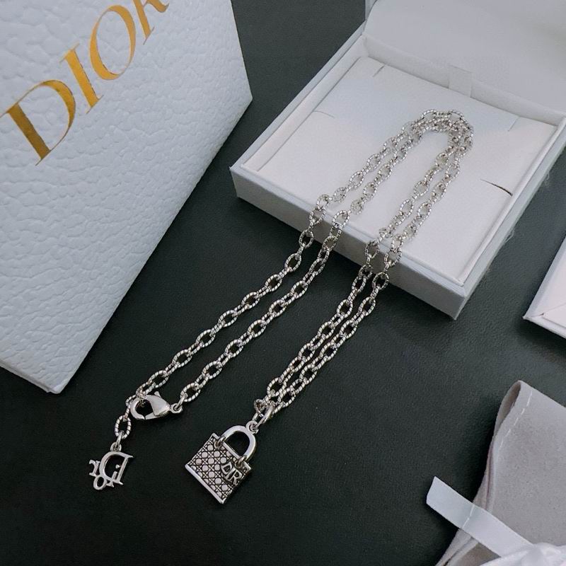 Dior Necklace 10yxx102