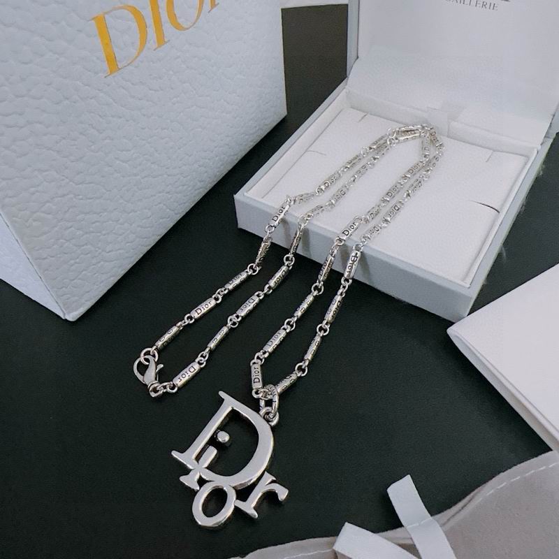 Dior Necklace 10yxx103
