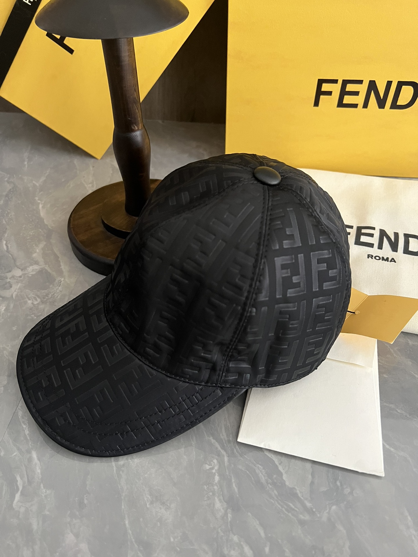 Fendi cap dx87