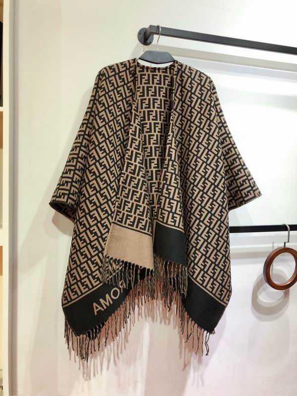 Fendi cloak 145X155cm 51%羊毛49%羊绒 E100816