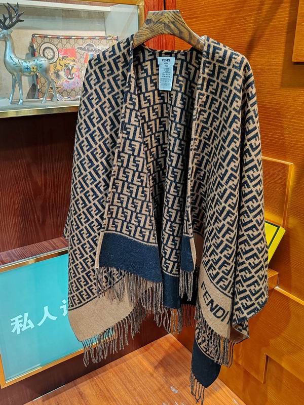 Fendi cloak 160X140cm E122111