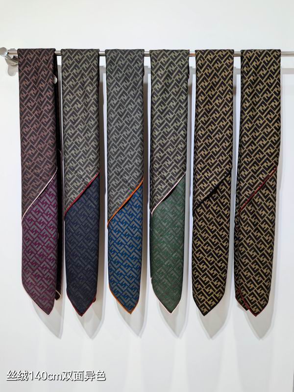 Fendi scarf 140X140cm 70%羊绒30%真丝 E081950