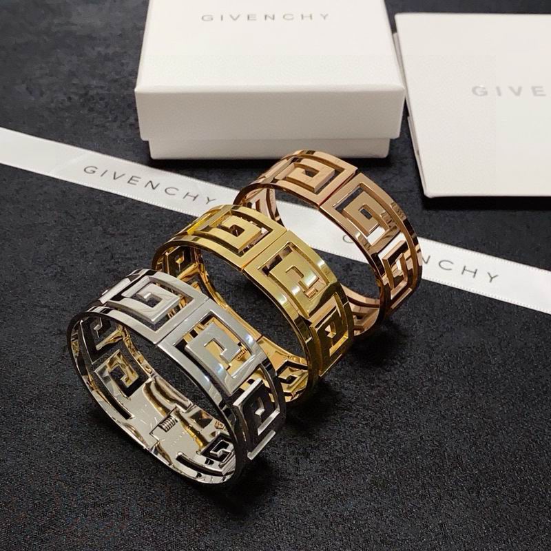 Givenchy bracelet 03yxs04
