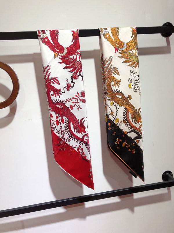 Gucci  silk scarf 90X90cm E24