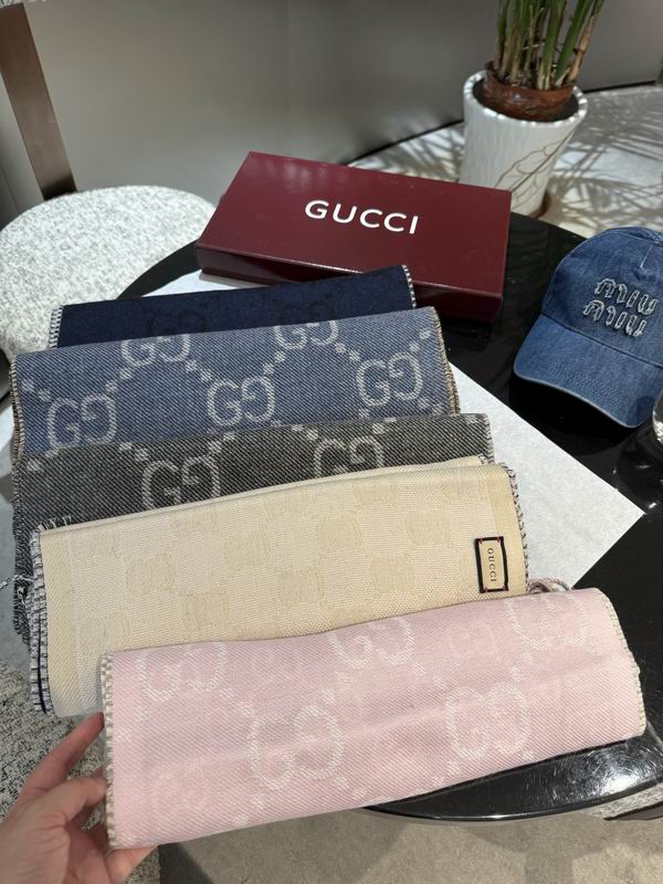 Gucci scarf 34X195cm E120520