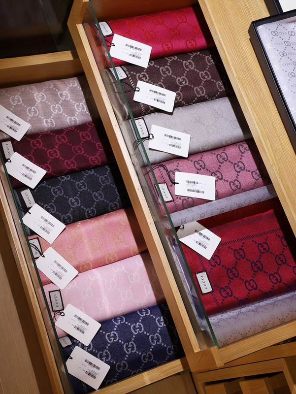 Gucci scarf E02