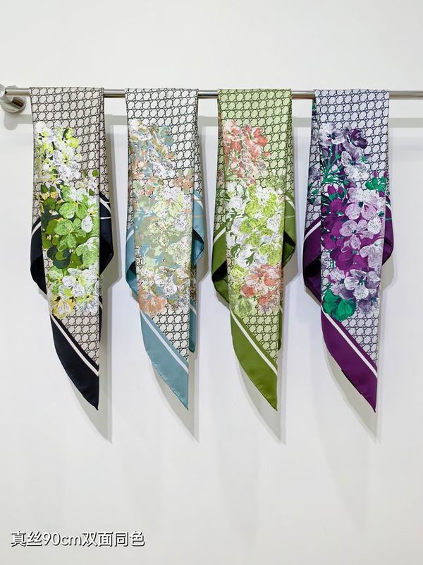 Gucci silk scarf hm20