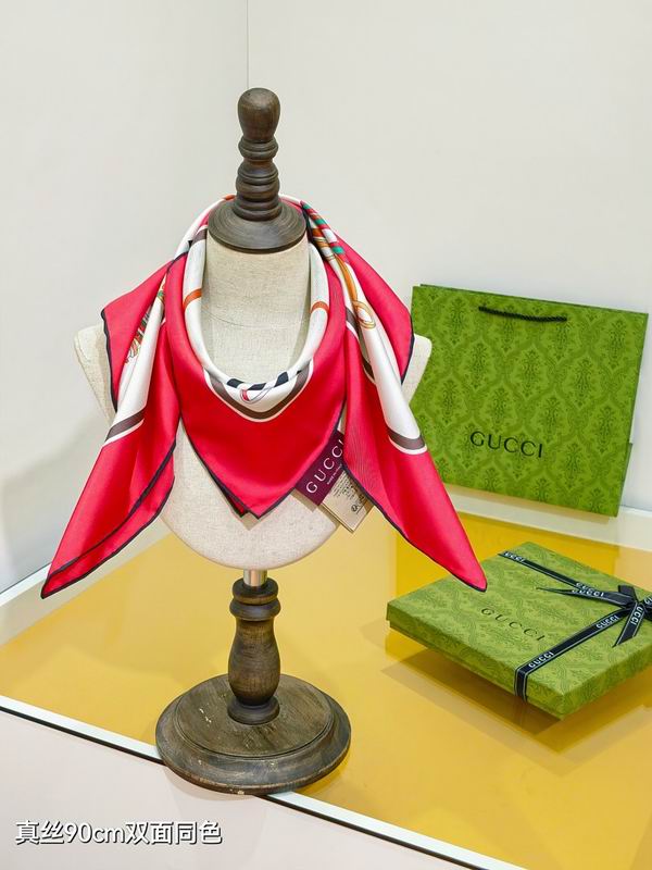 Gucci silk scarf hm17
