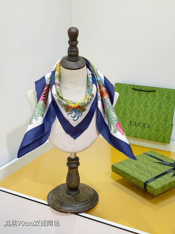 Gucci silk scarf hm16