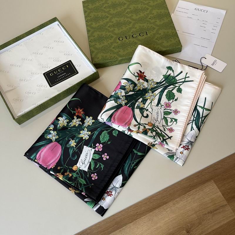 Gucci silk scarf hm08