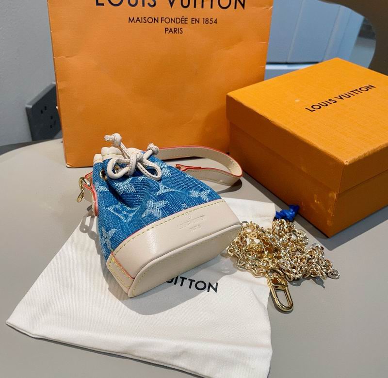 LV AirPods bag 9.5X8.5X4cm 101403