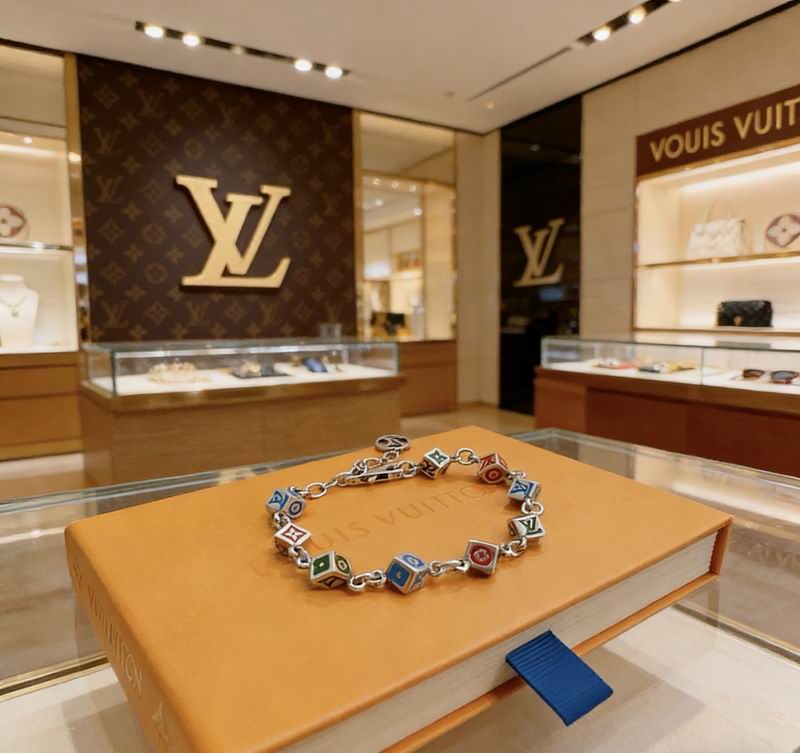 LV Bracelet 04yxs107