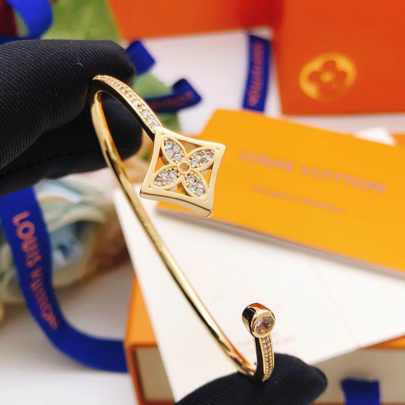 LV Bracelet 04yxs42