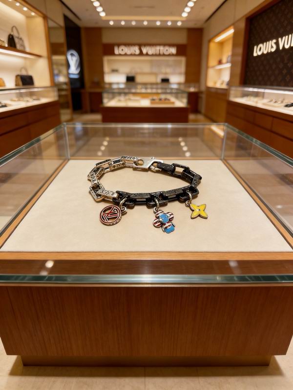 LV Bracelet 05yxs300