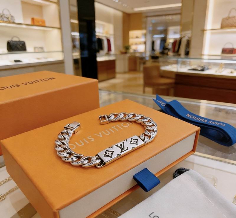 LV Bracelet 02yxs79