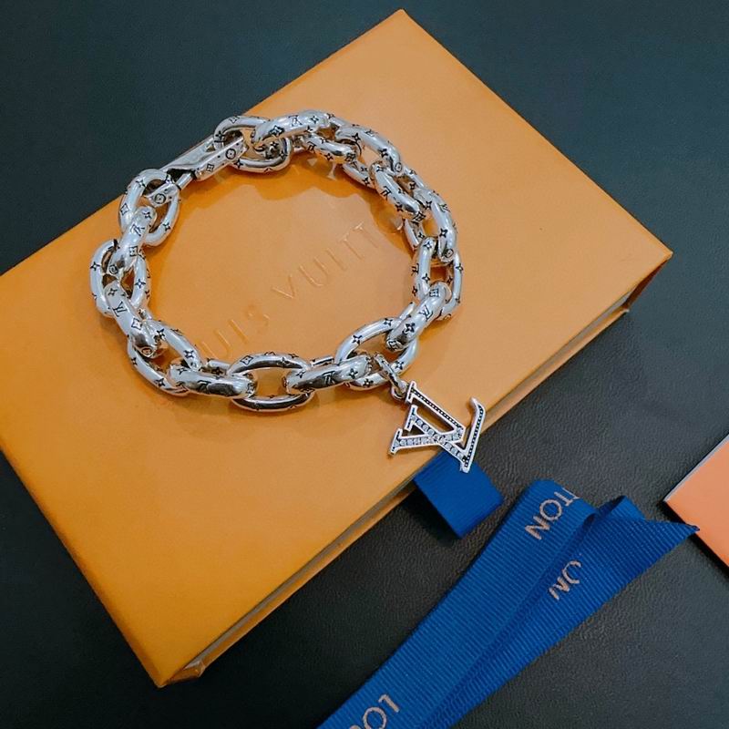 LV Bracelet 04yxs377