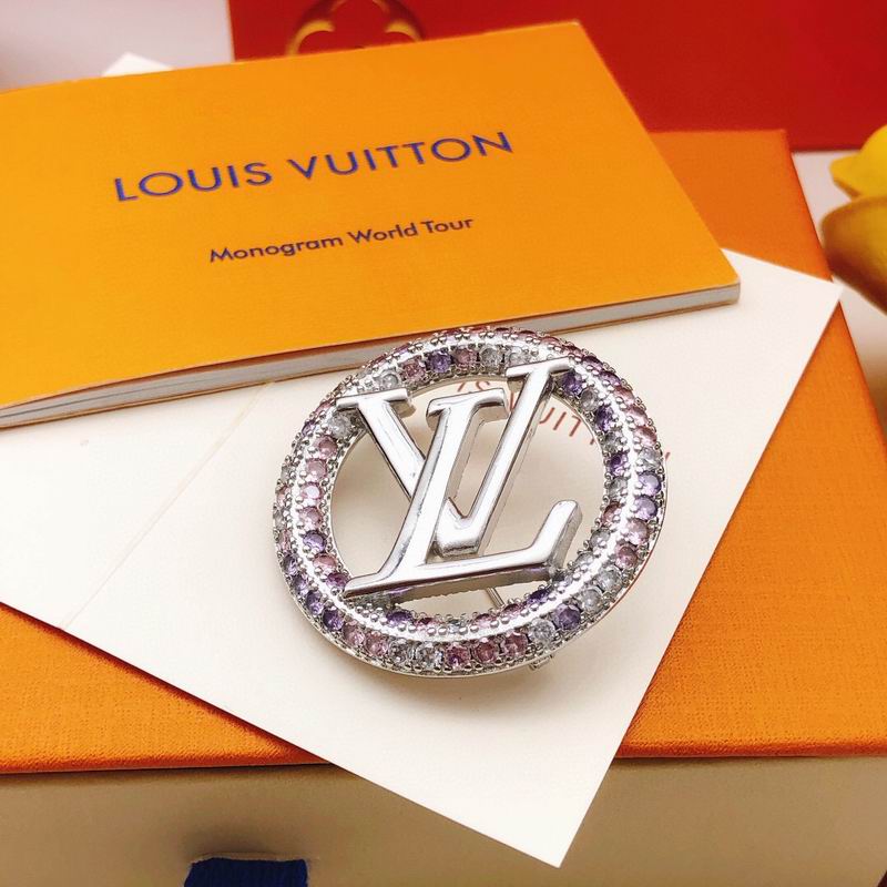 LV Brooch 01yxx23