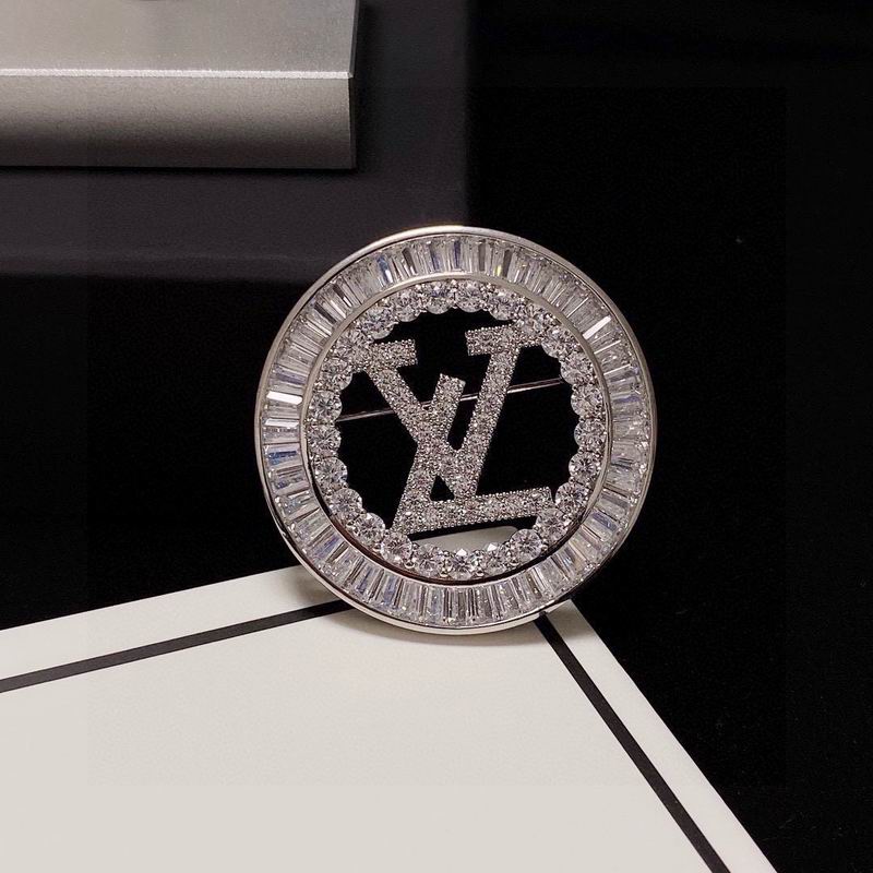 LV Brooch 04yxs08