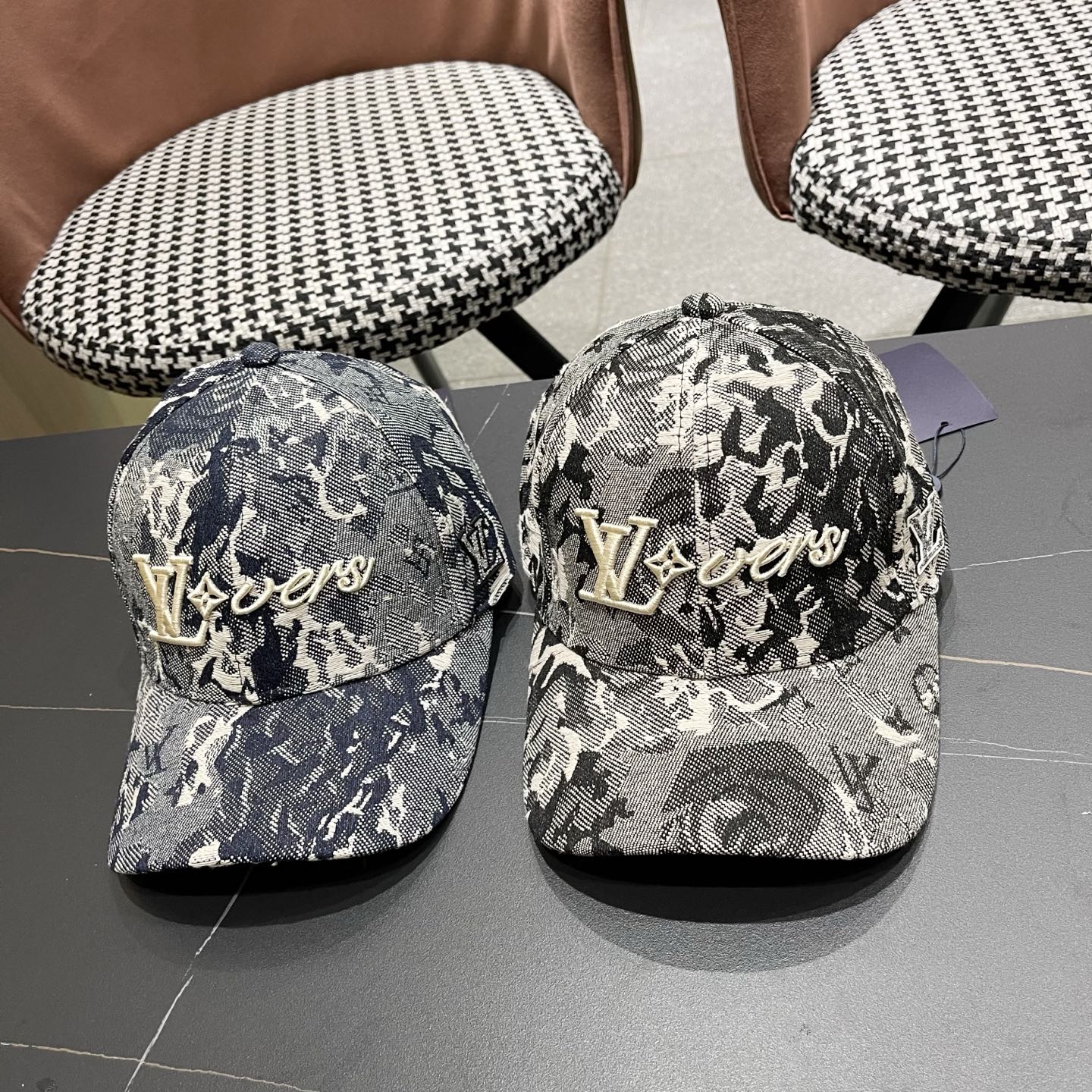 LV Cap 092002