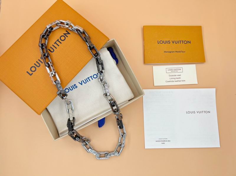 LV Necklace 01yxx279