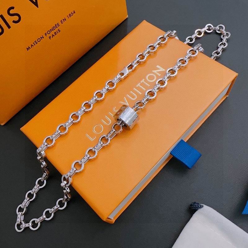 LV Necklace 01yxx308