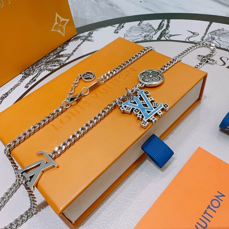LV Necklace 04yxh17