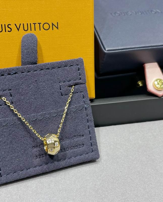 LV Necklace 04yxs335