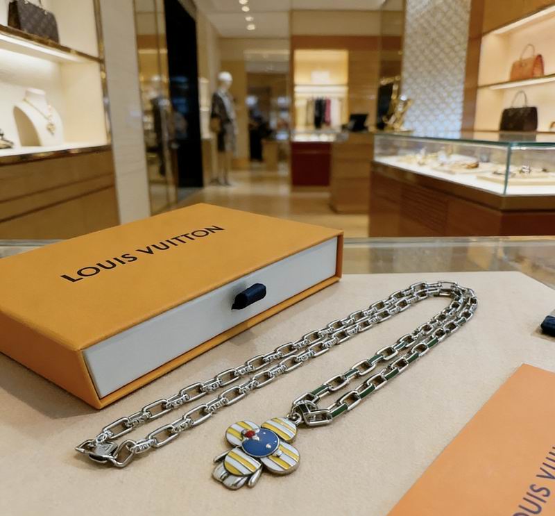 LV Necklace 04yxs79
