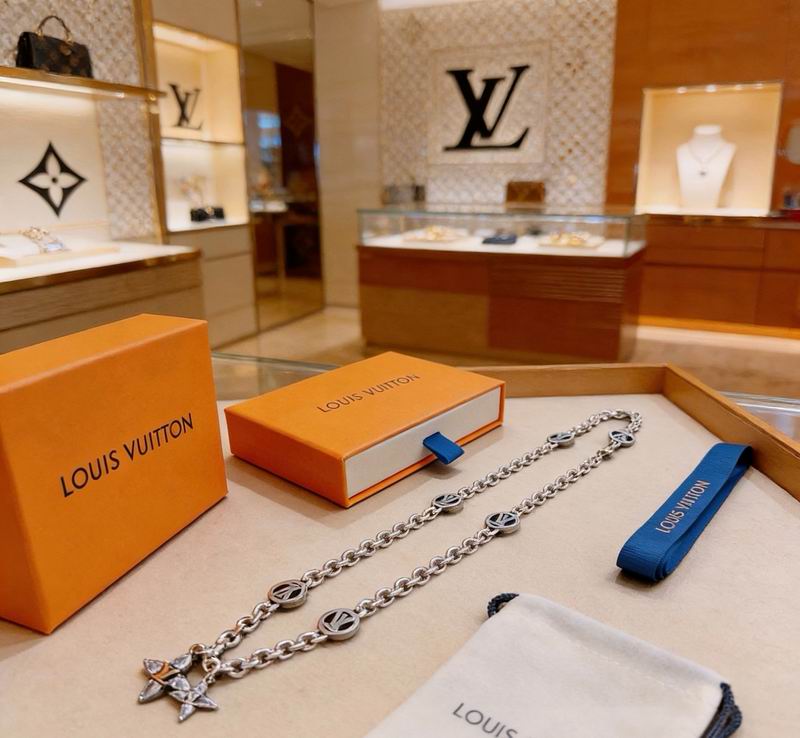LV Necklace 05yxs138