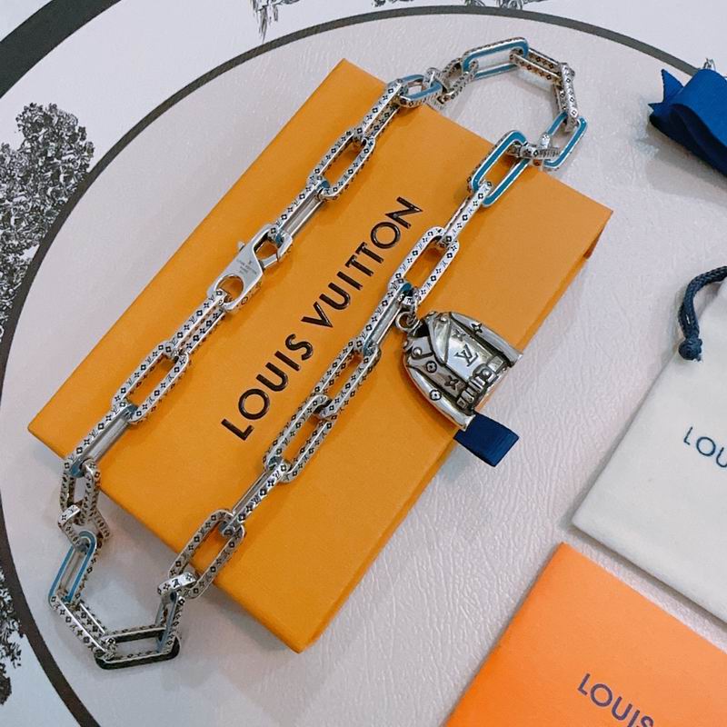 LV Necklace 11yxx38
