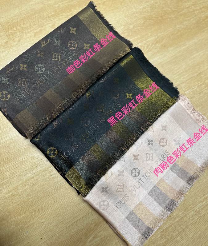 LV Scarf E090145