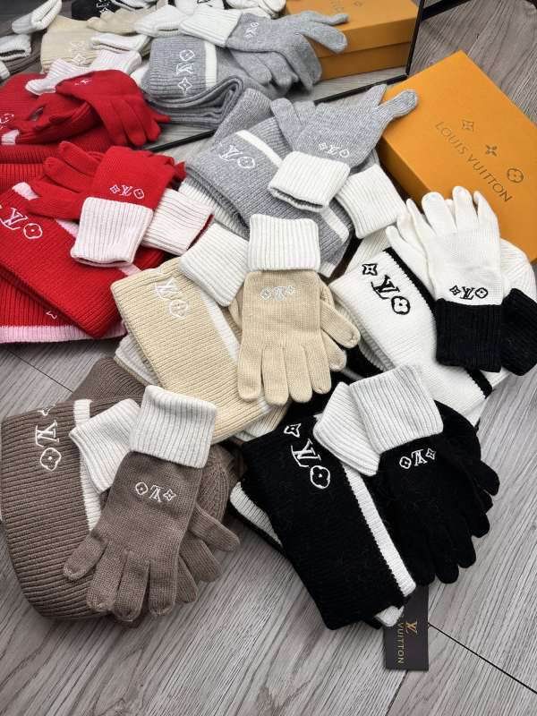LV Scarf Hat Gloves hm23
