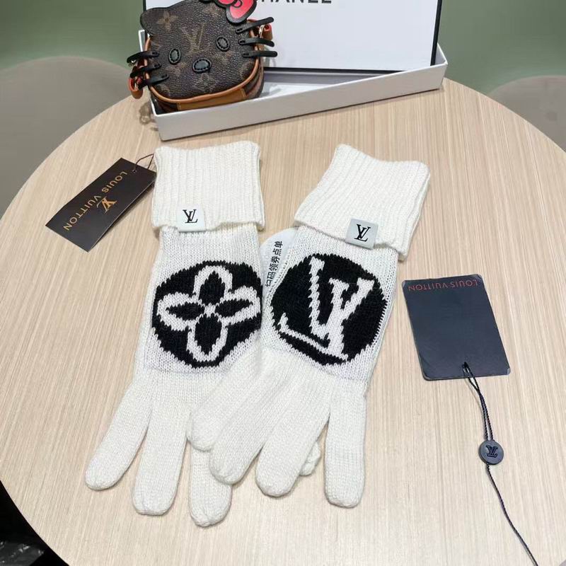 LV gloves 112219