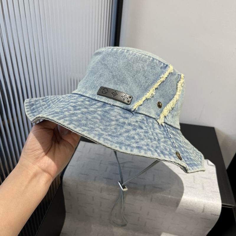 LV  hat 031076