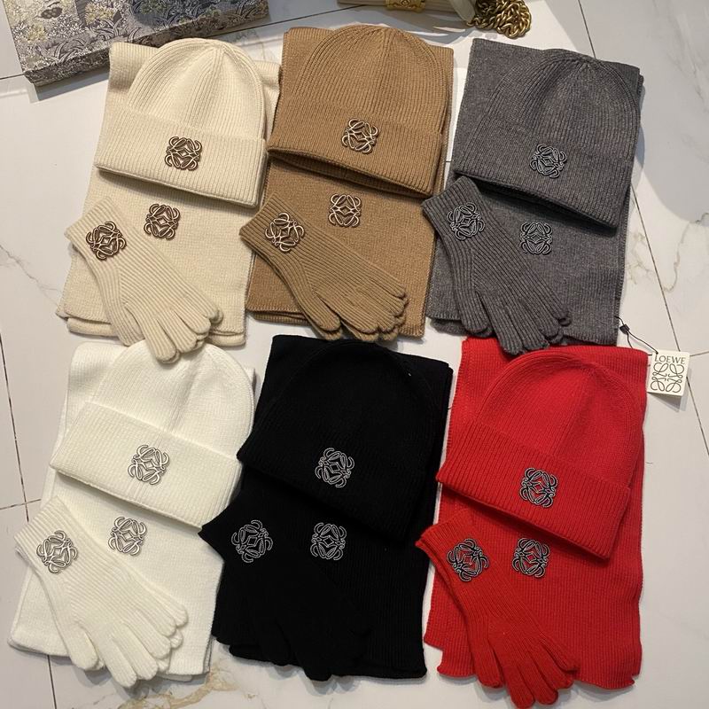 Loewe Scarf Hat Gloves 112504