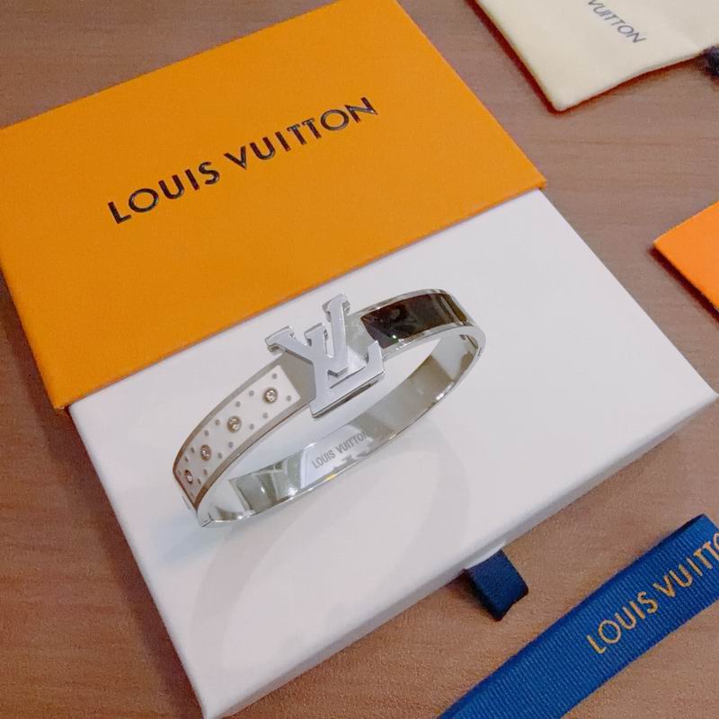 Lv Bracelet 02yxs04