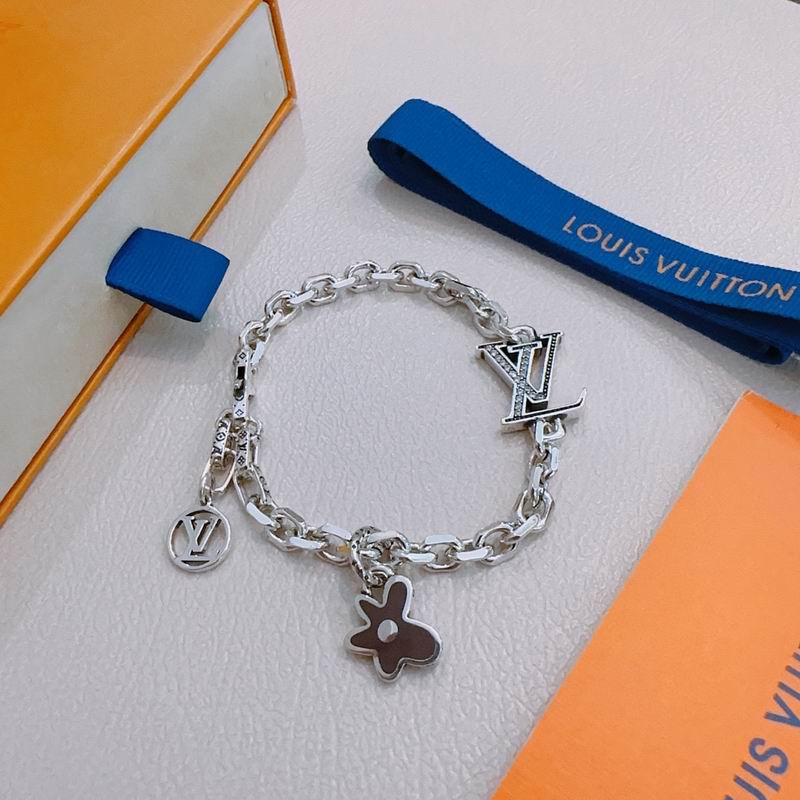 Lv Bracelet 02yxs13