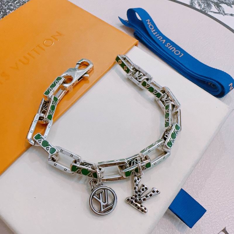 Lv Bracelet 02yxs22