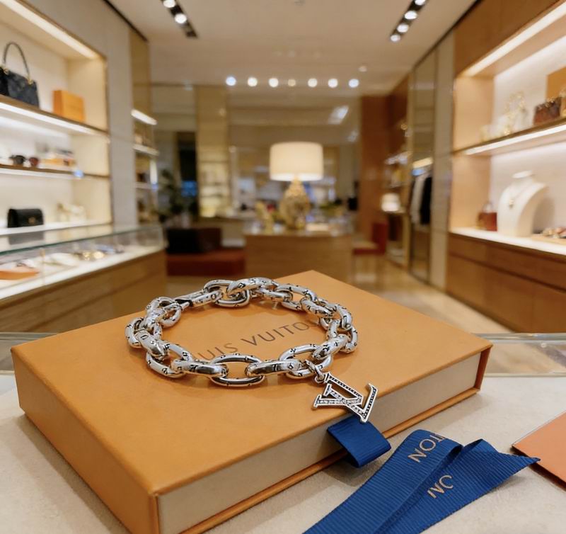 LV Bracelet 02yxs58