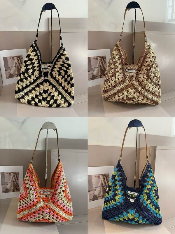 Miumiu beach bag dx11