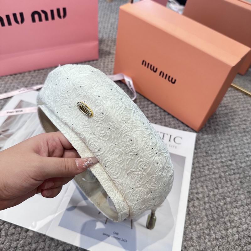 26 Miumiu beret