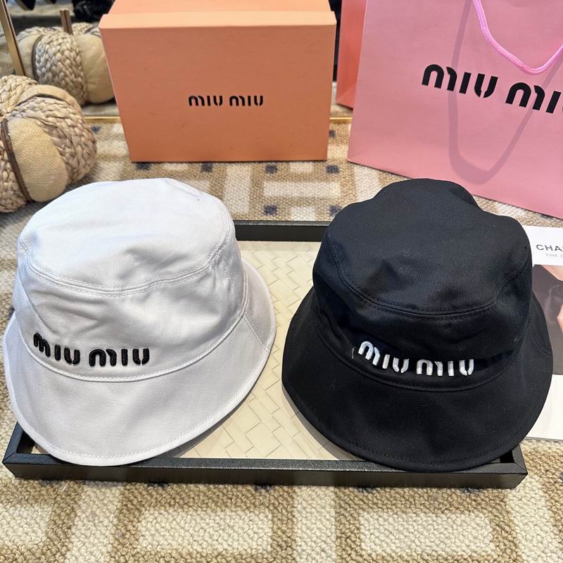 Miumiu hat 012402