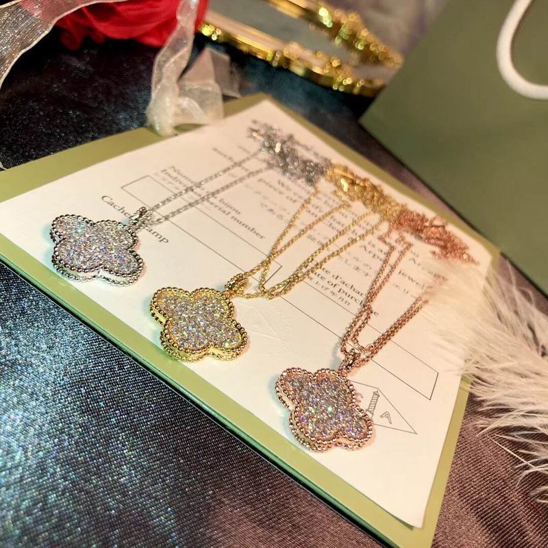 Van Cleef & Arpels necklace 05yxs03