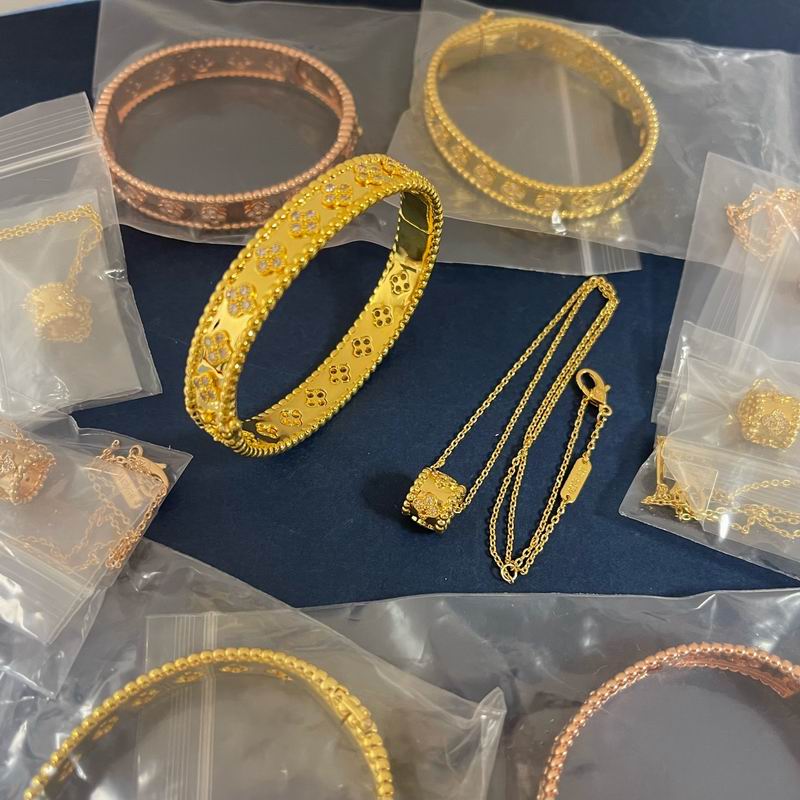 Van Cleef & Arpels bracelet 06yxh02